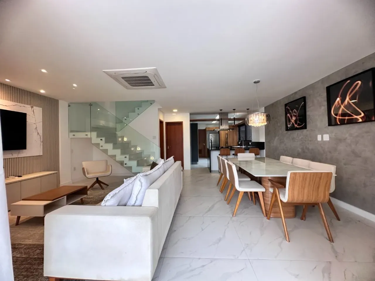 Casa com 4 quartos, 3 banheiros e 2 vagas