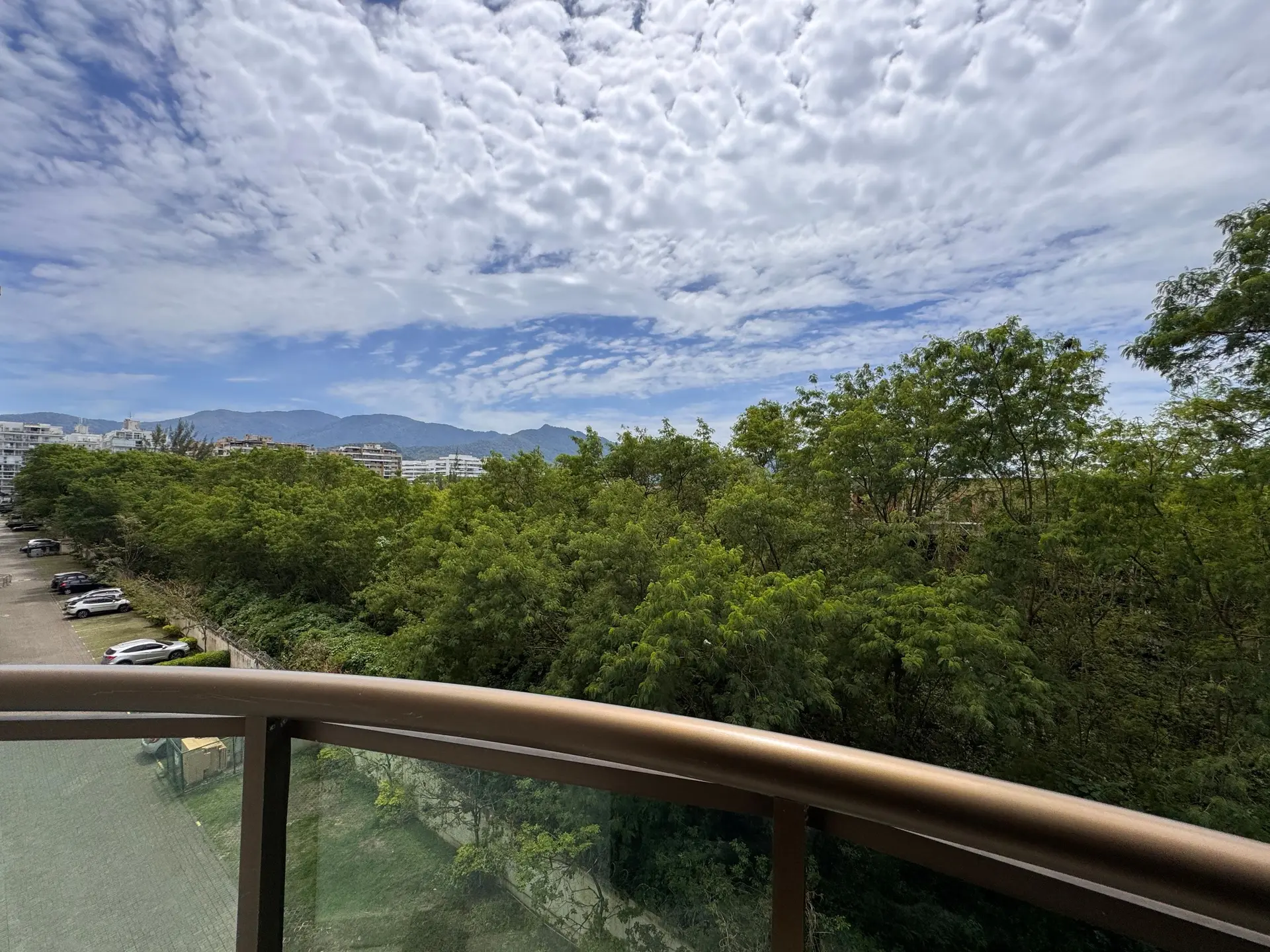 Glass-enclosed balcony in a 3-bedroom apartment, 96 m² — photo 33