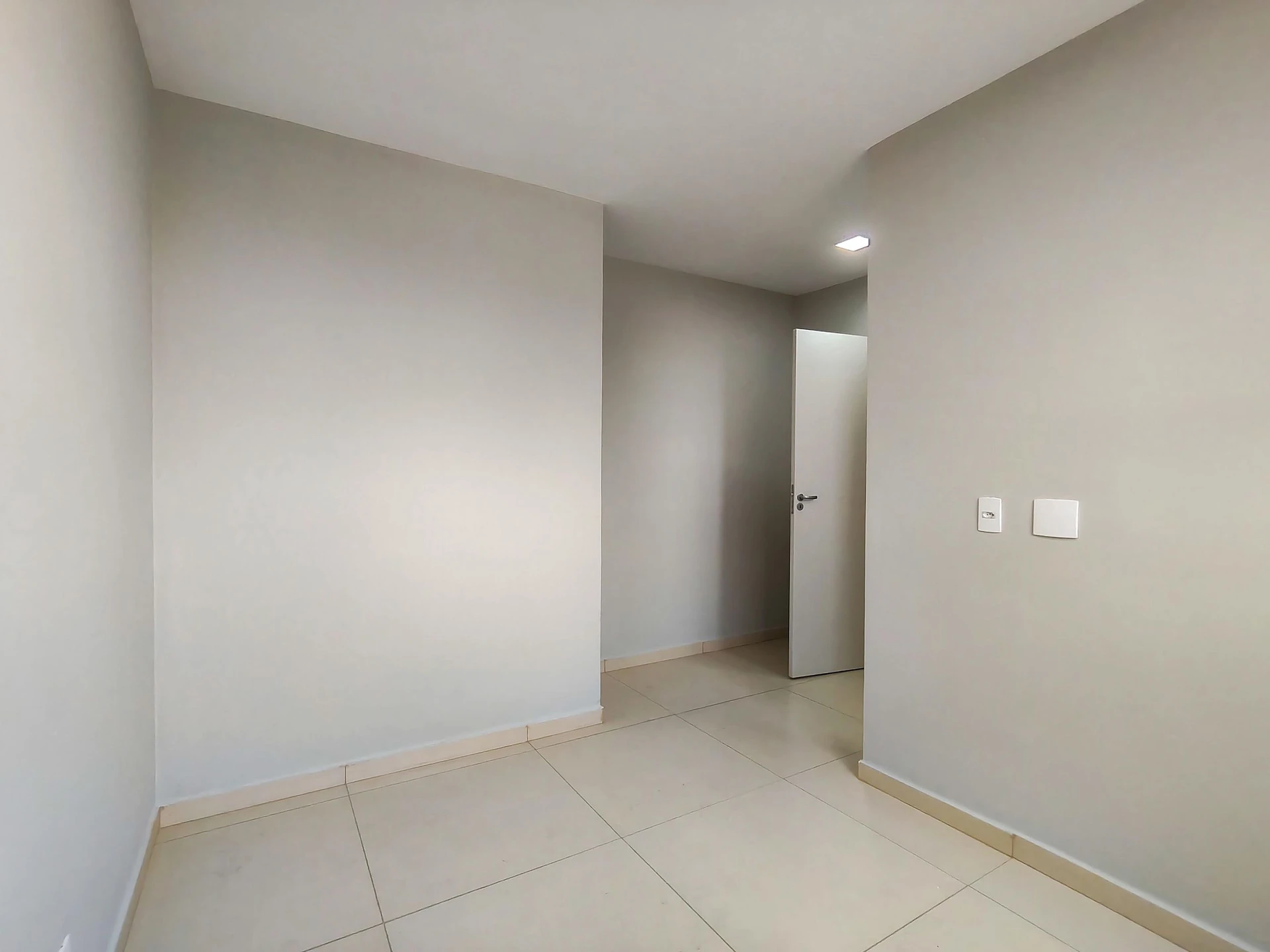 Apartamento com 2 quartos e varanda de vidro fechada — photo 15