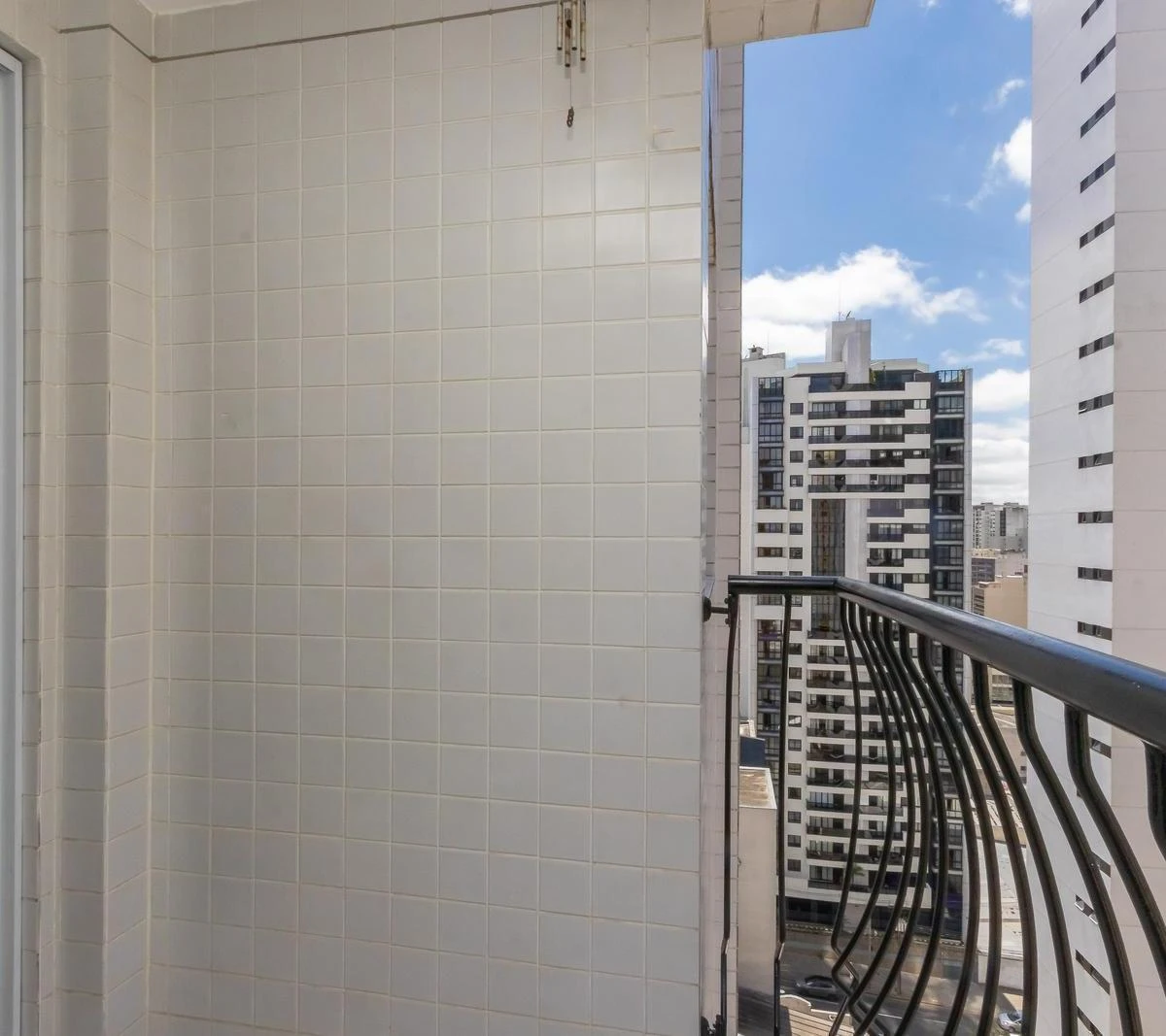 Furnished one-bedroom, 70 m² apartment in Curitiba — photo 32