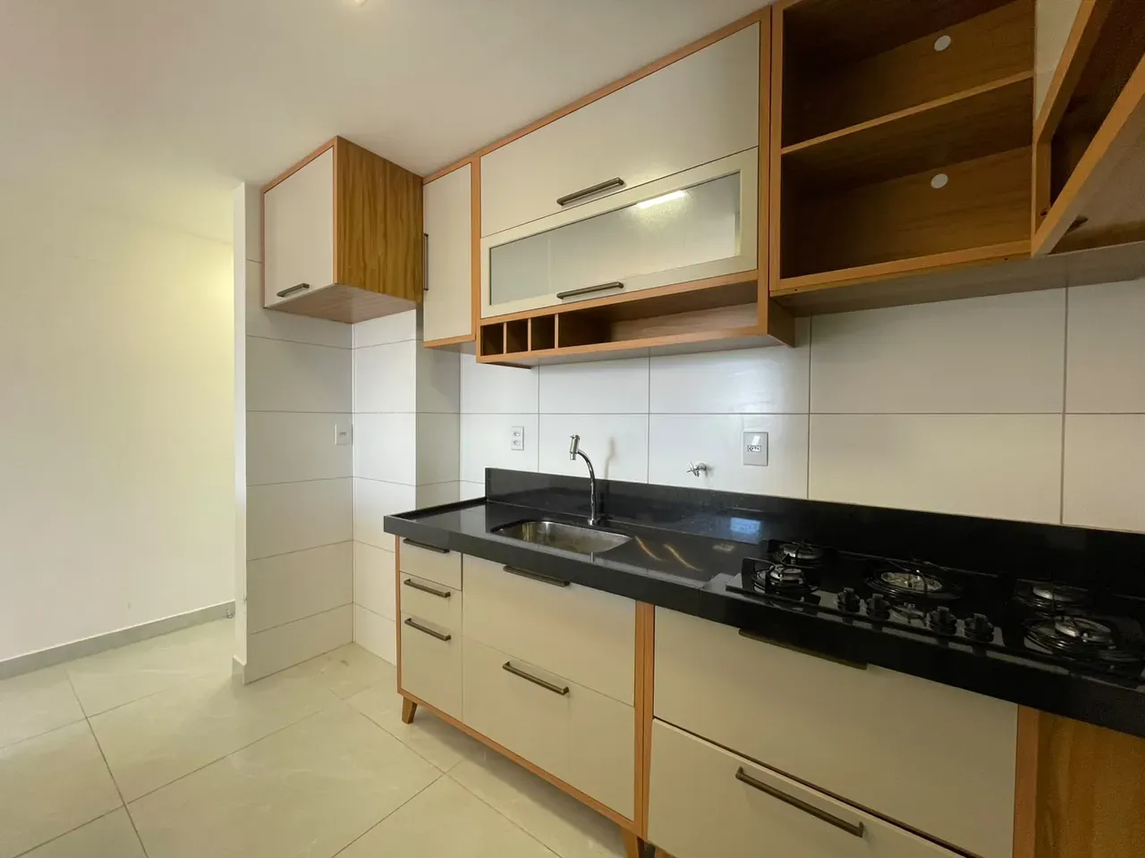 2-bedroom apartment with en-suite and 6th floor — photo 2