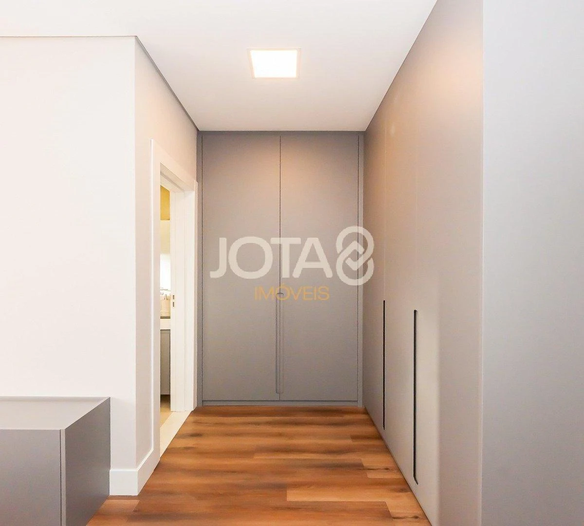 Floor-to-ceiling windows in a 4-bedroom house, 305 m² — photo 22