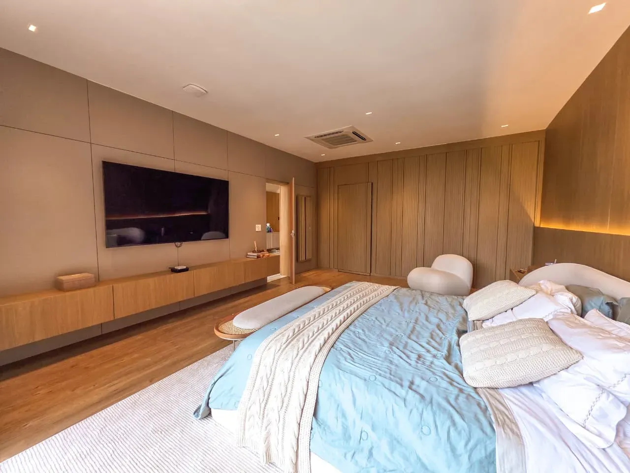Furnished house, 920 m², with a bathtub