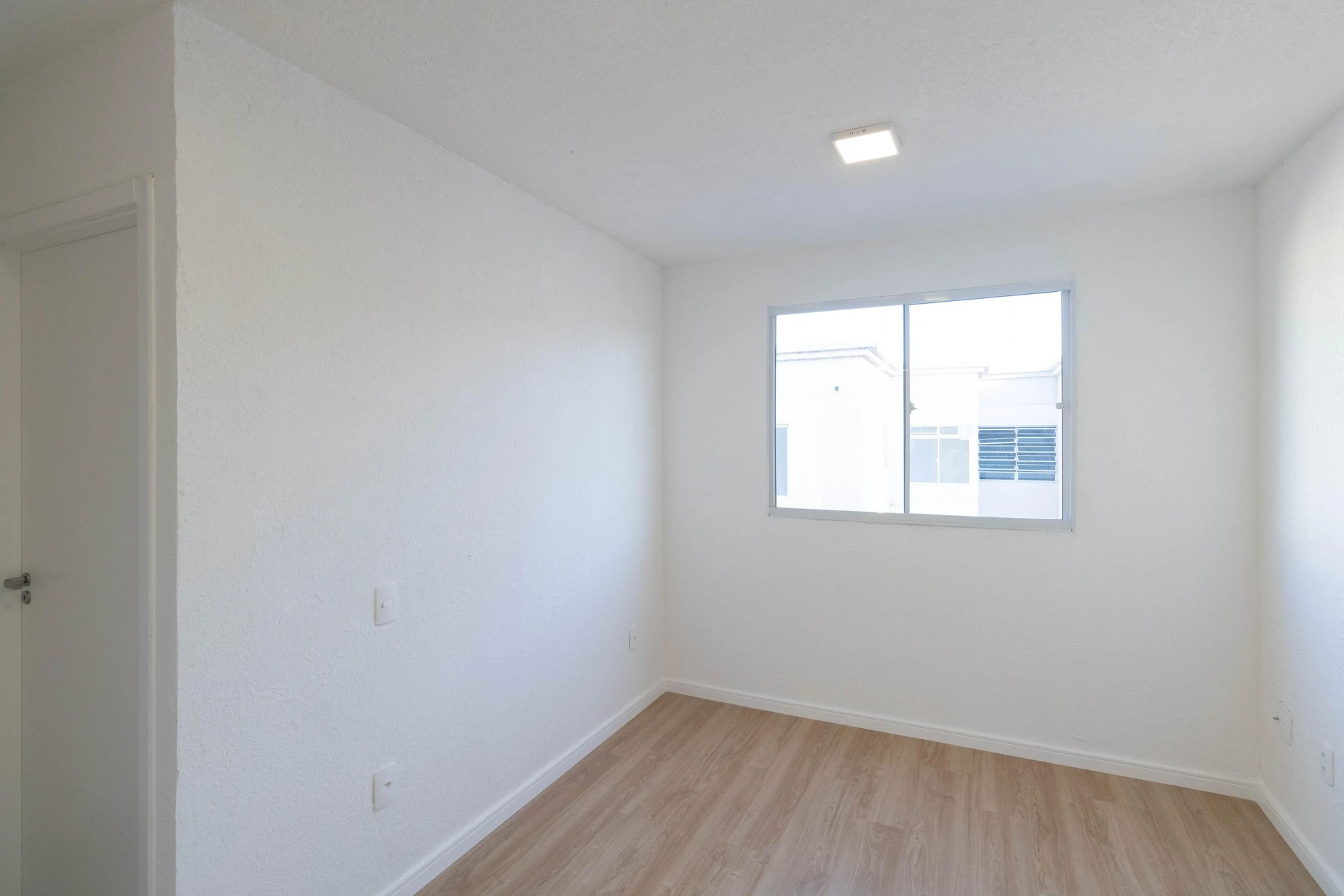 Apartamento sem mobília com 2 quartos e box de vidro — photo 9