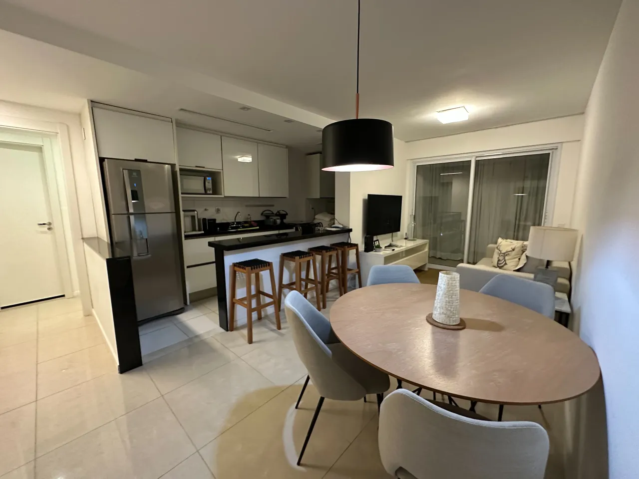 Furnished 2-bedroom, 2-bath apartment with 83 m² — photo 8
