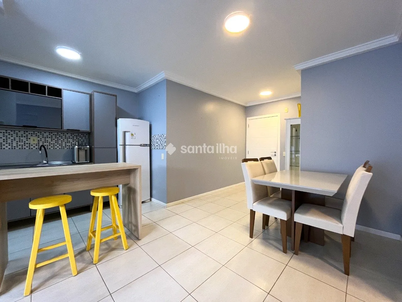 Furnished 2-bedroom apartment with balcony — photo 22