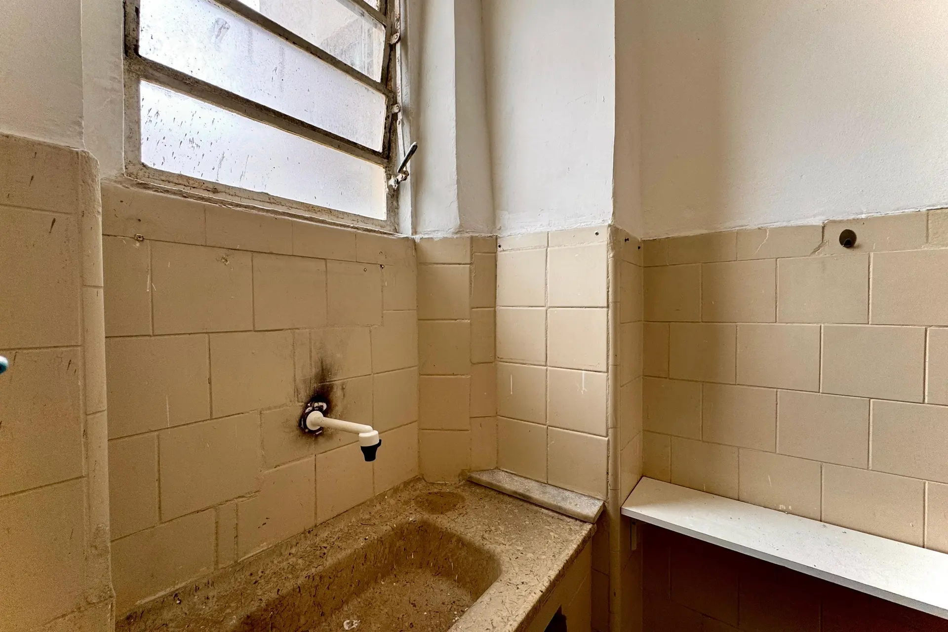 Apartamento de 1 quarto e 1 banheiro com fogão a gás — photo 12