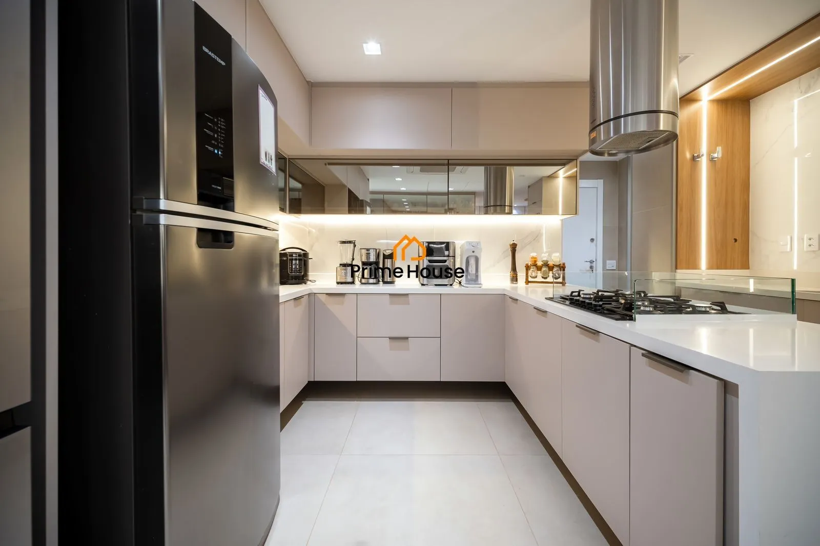 Furnished 4-bedroom apartment with 266 m² — photo 10