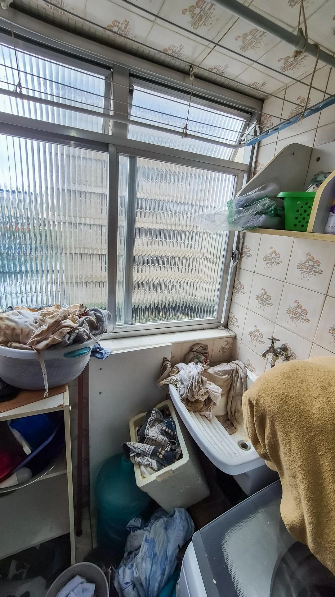 One-bedroom apartment with a washing machine — photo 31