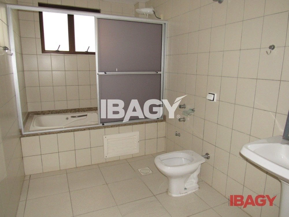 143 m² unfurnished apartment with 3 bedrooms — photo 15