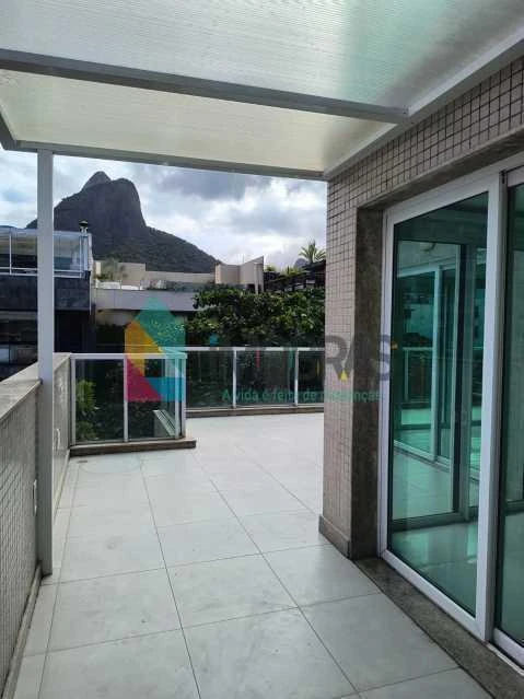 Triplex penthouse 660 m² with 3 suites and parking — photo 17