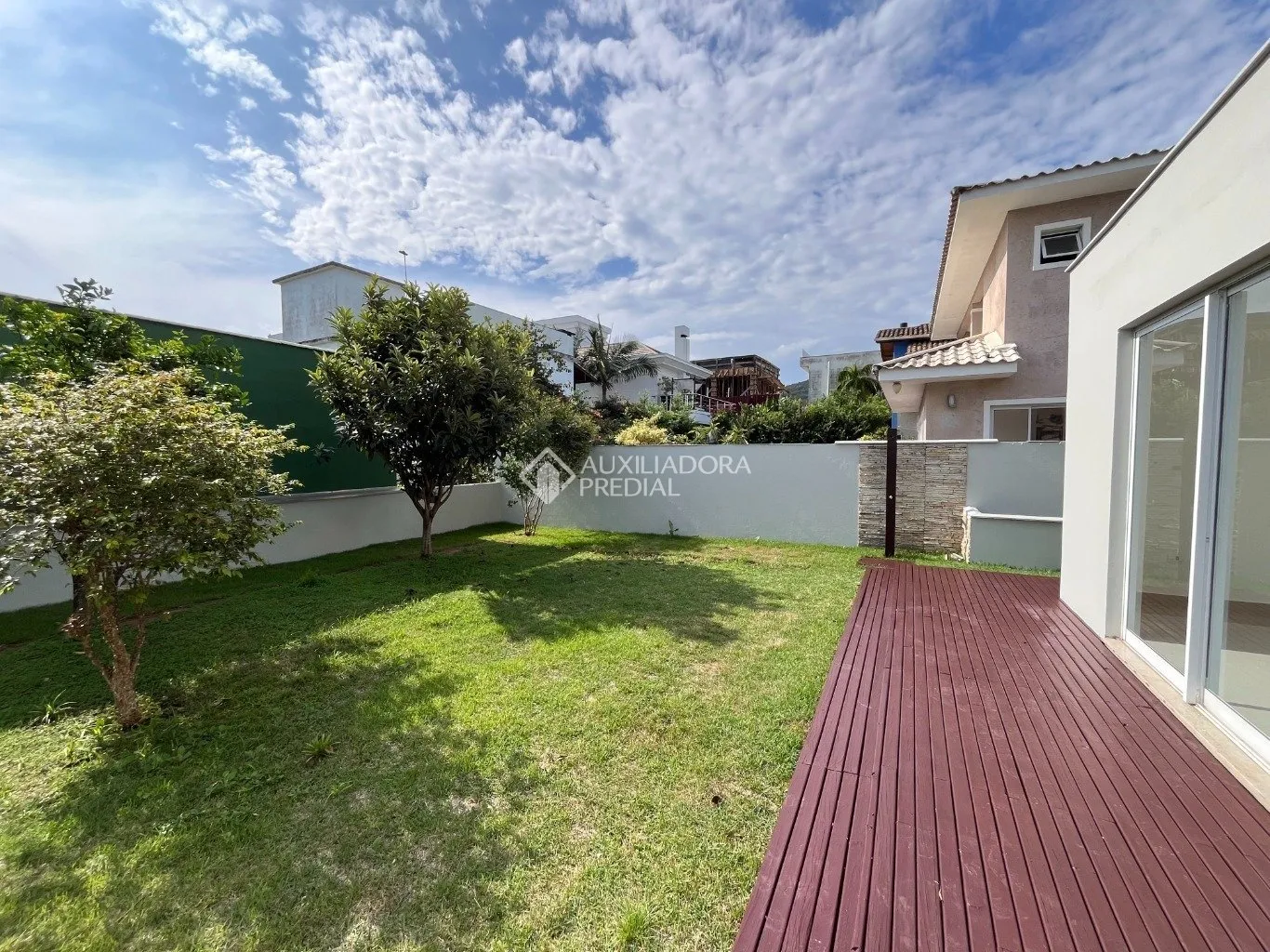 Floor-to-ceiling windows in a 3-bedroom house, 220 m² — photo 3