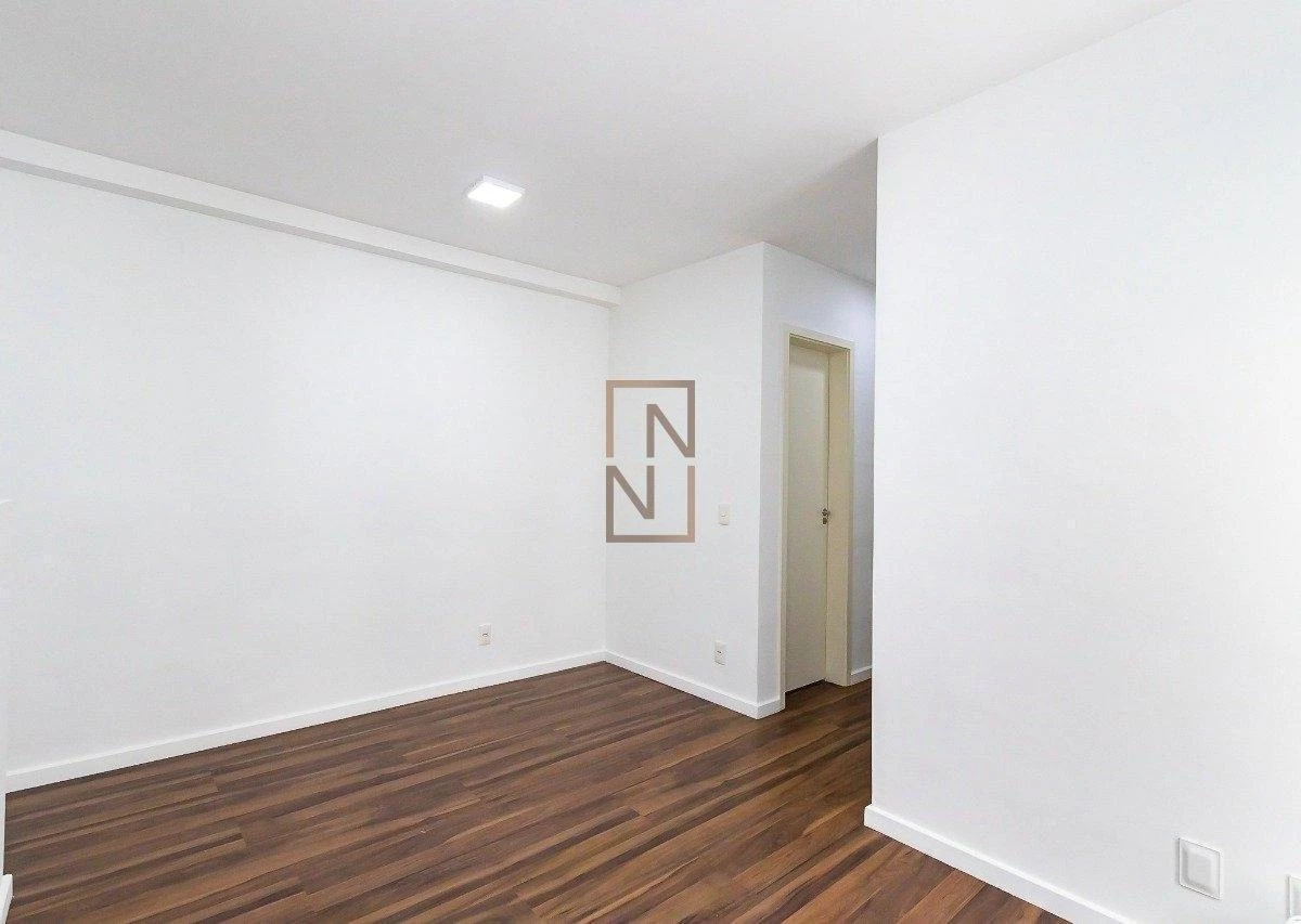 2-bedroom apartment in a building with a gym — photo 6