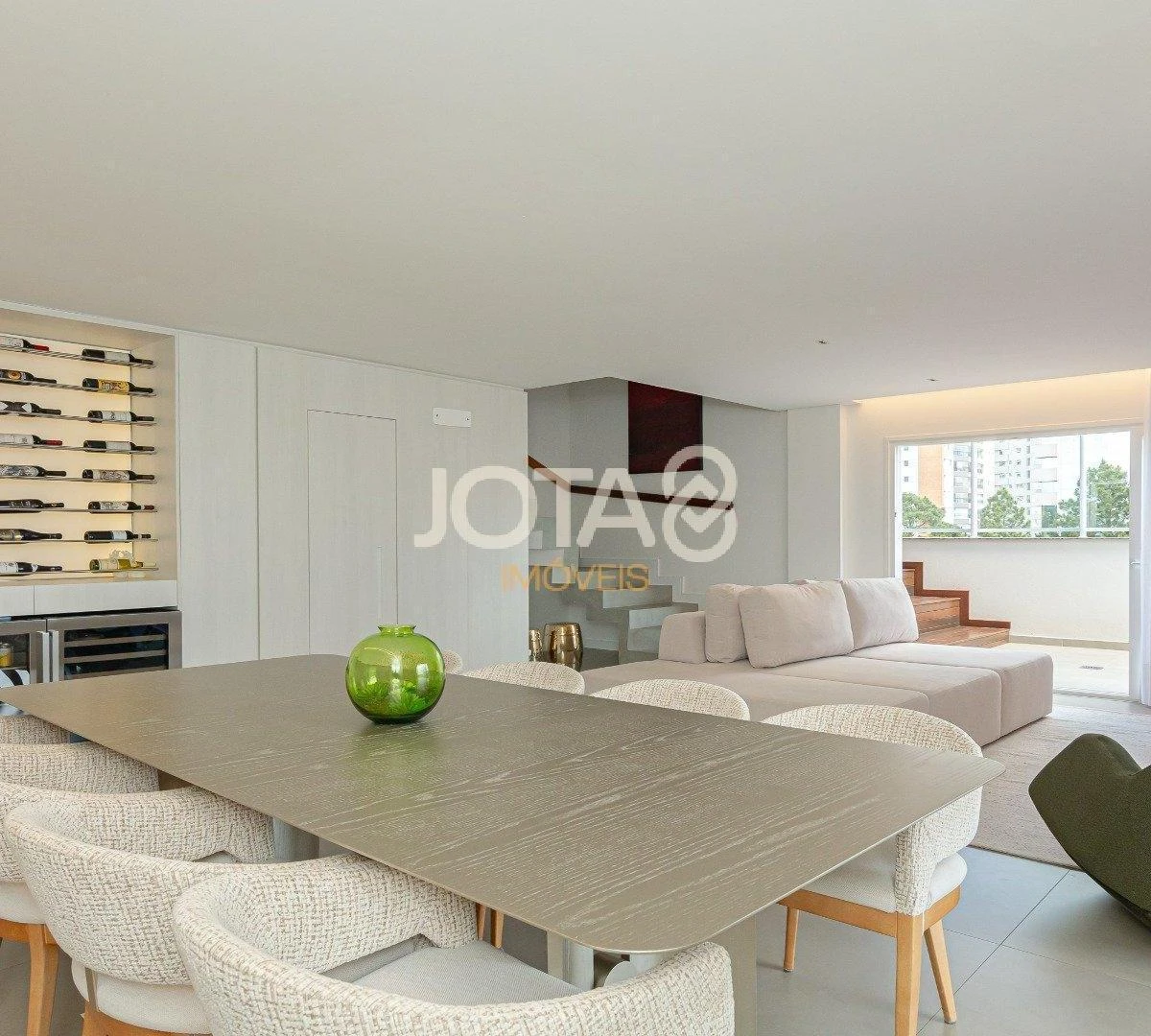 Floor-to-ceiling windows in a 3-bedroom apartment, 194 m² — photo 32