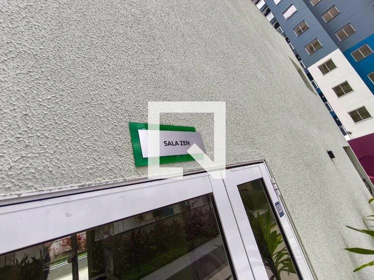 Glass-enclosed balcony in a one-bedroom apartment, 36 m² — photo 29