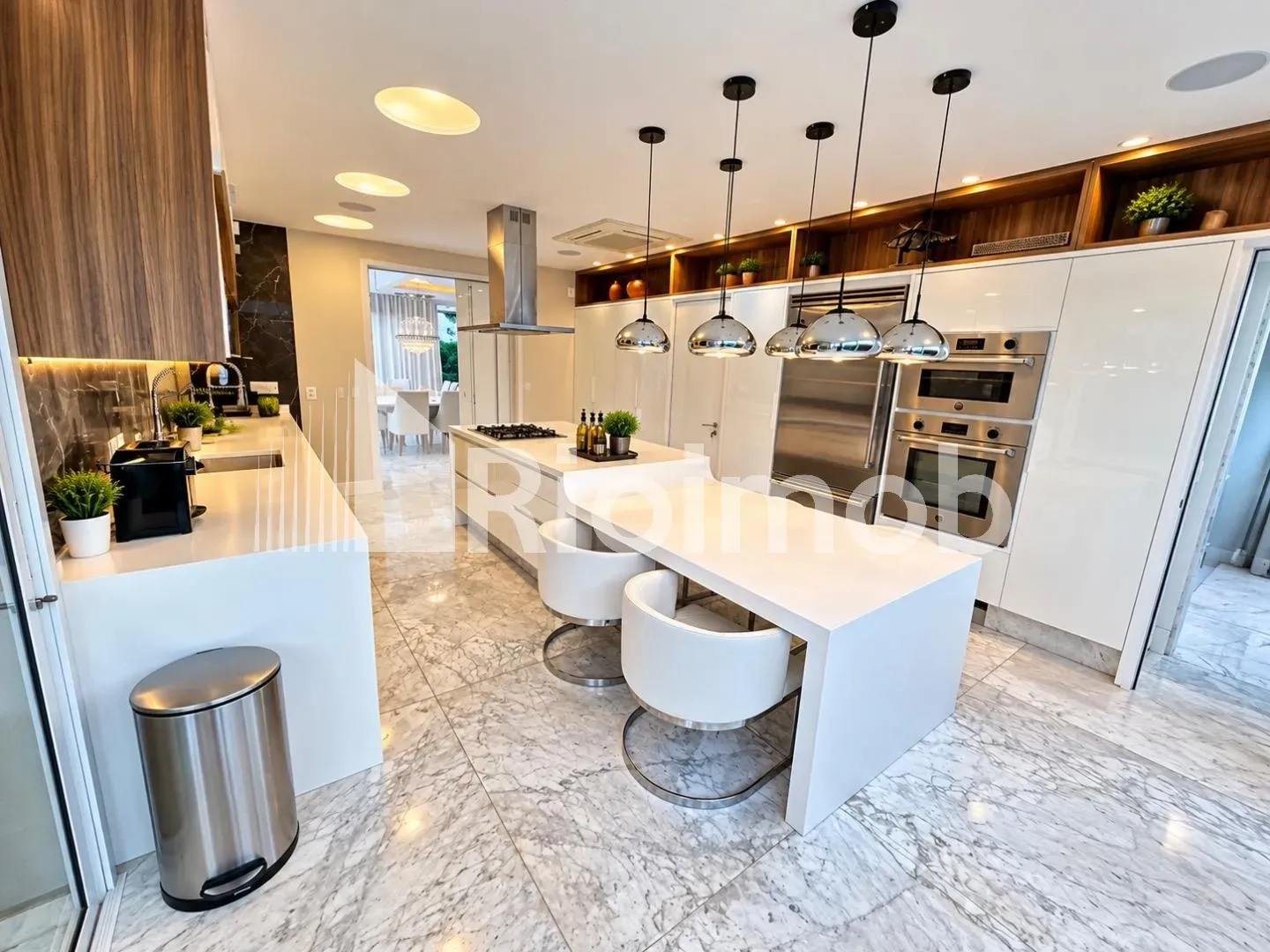 Ванна та 5 спалень: будинок 889 м² — photo 22