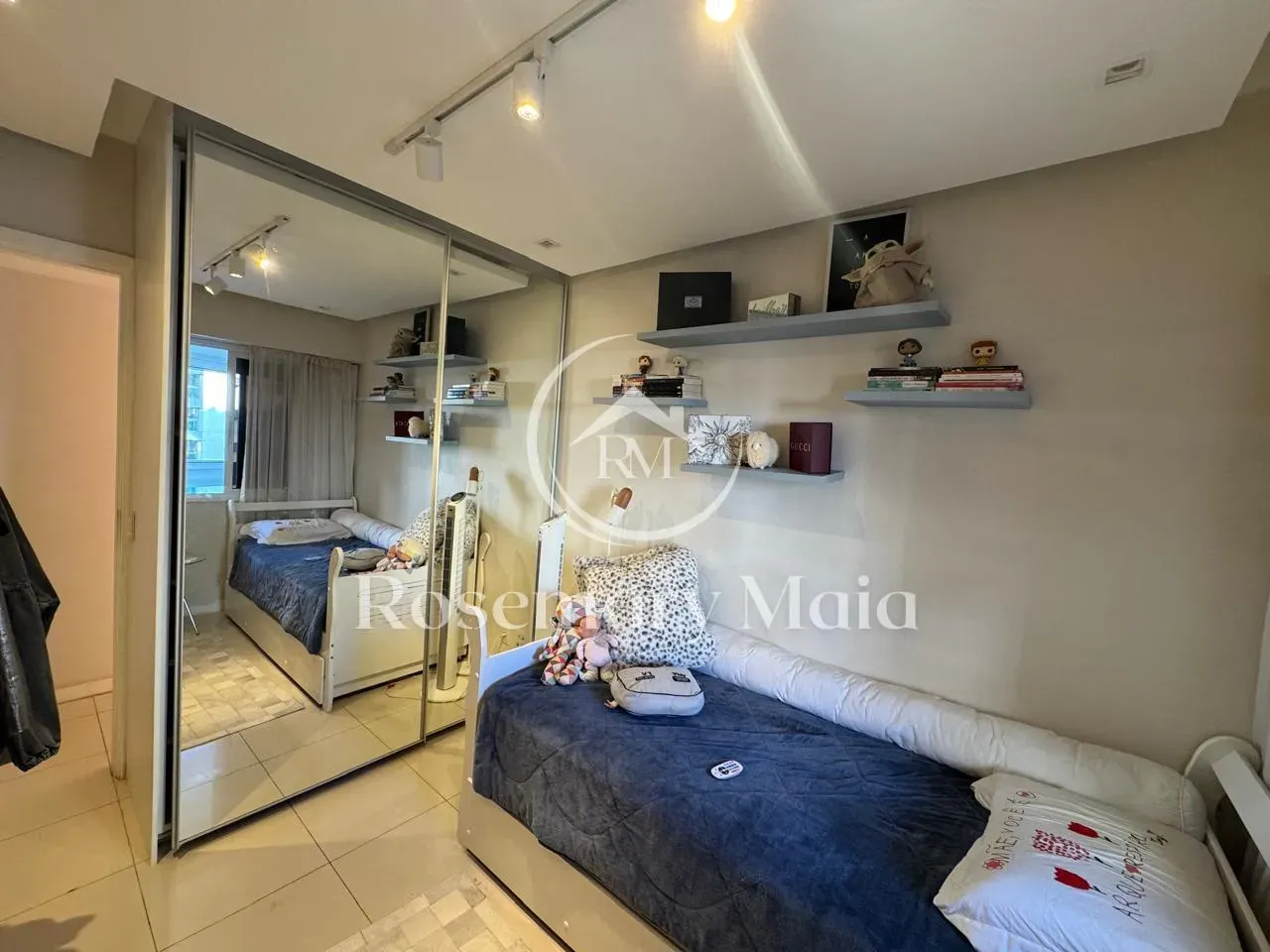 Furnished 2-bedroom, 2-bath apartment with 2 parking — photo 11