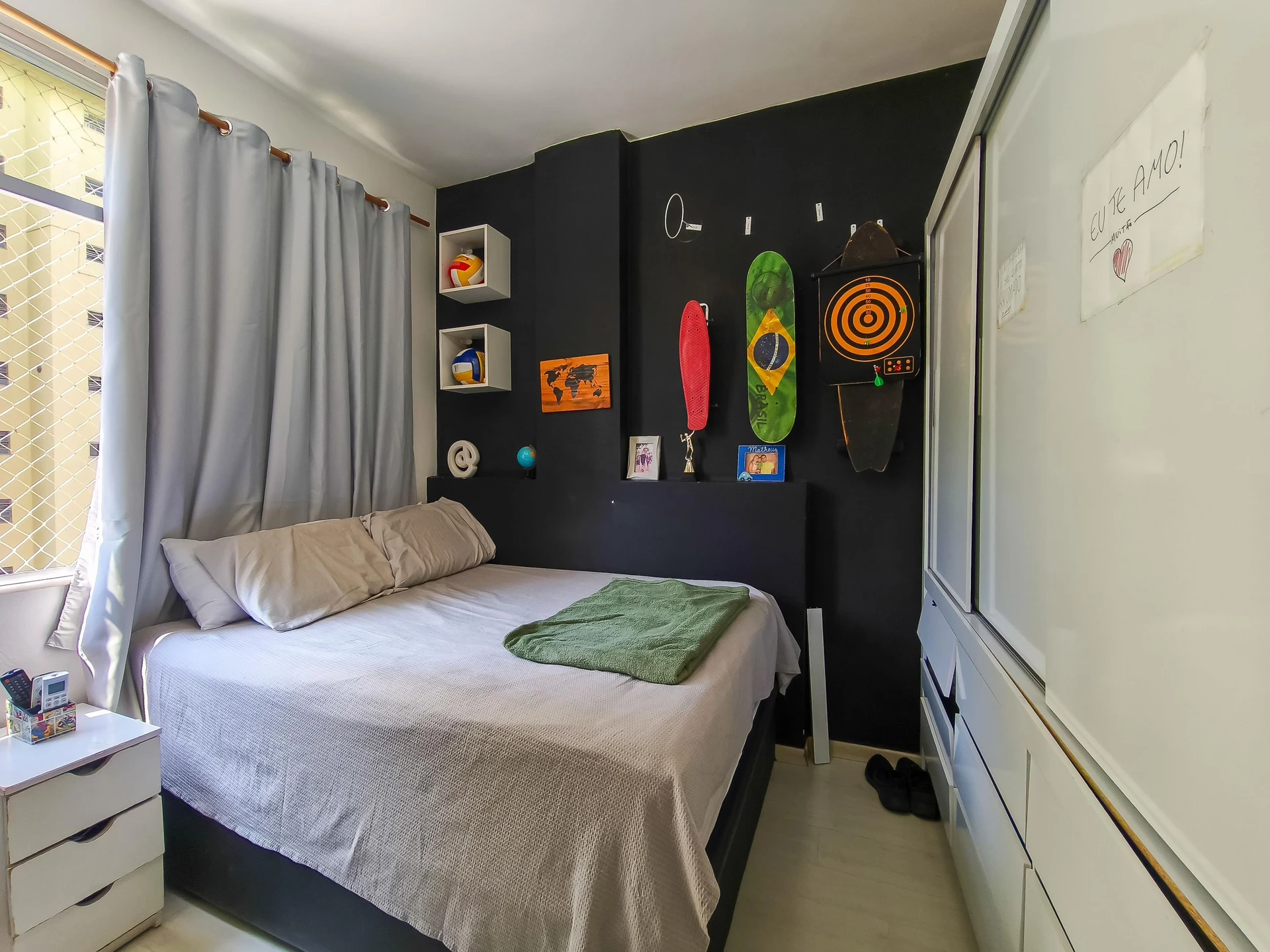 3-bedroom apartment with a walk-in closet — photo 17