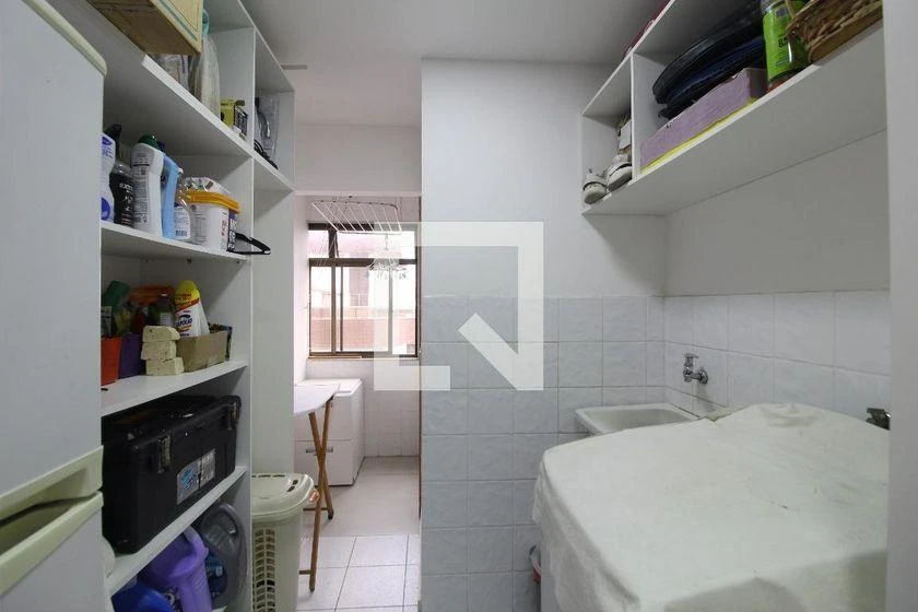 Furnished 4-bedroom apartment with 245 m² and glass balcony — photo 43