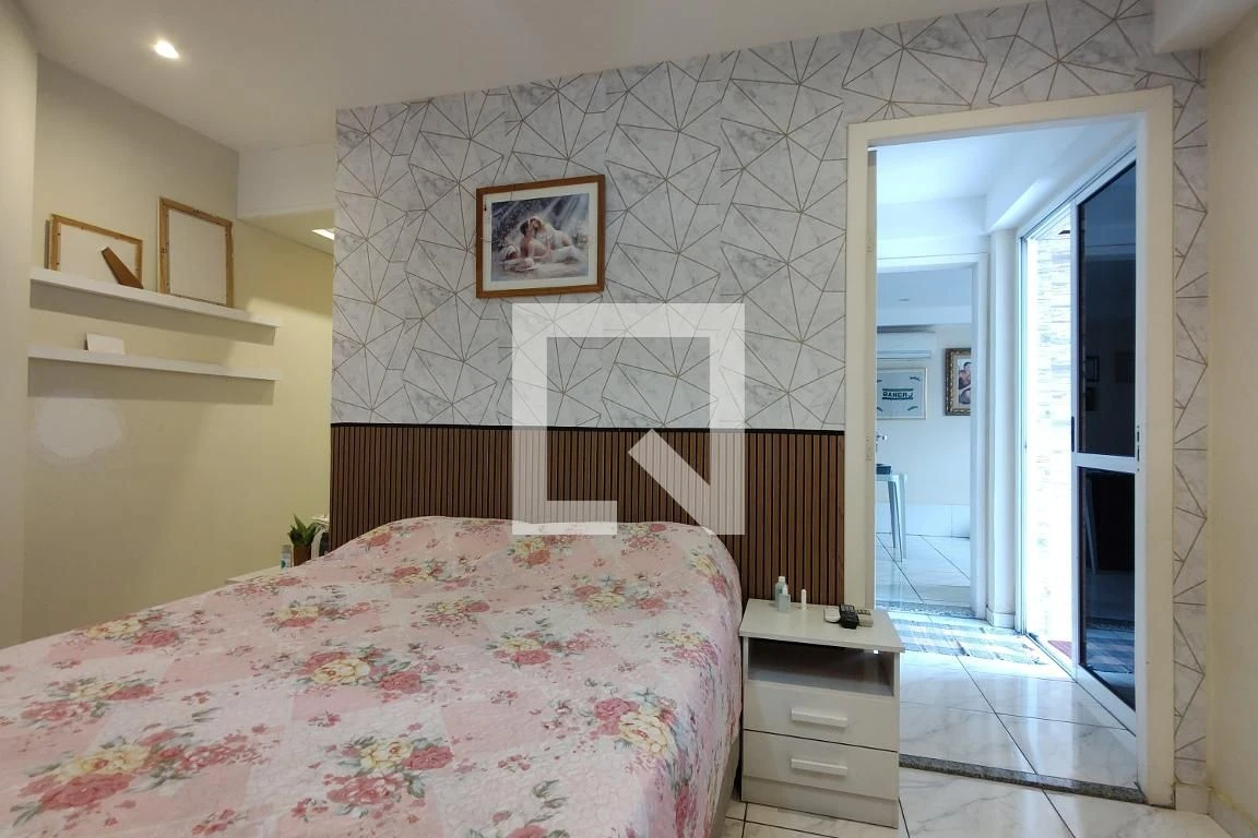 Glass-enclosed balcony in a 3-bedroom apartment, 155 m² — photo 60