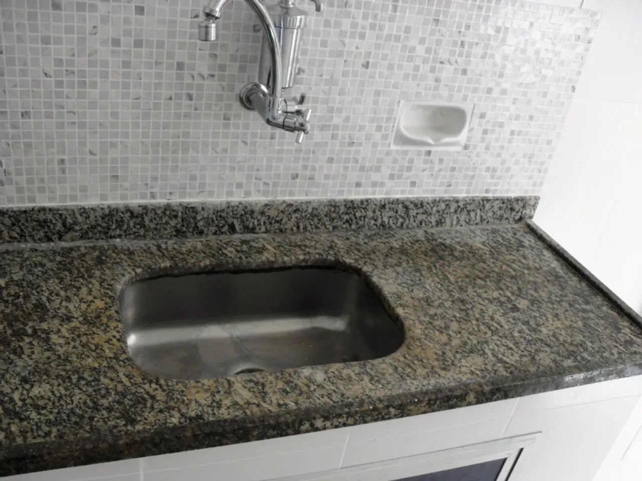Apartment, 81 m², with wood or laminate floors — photo 2