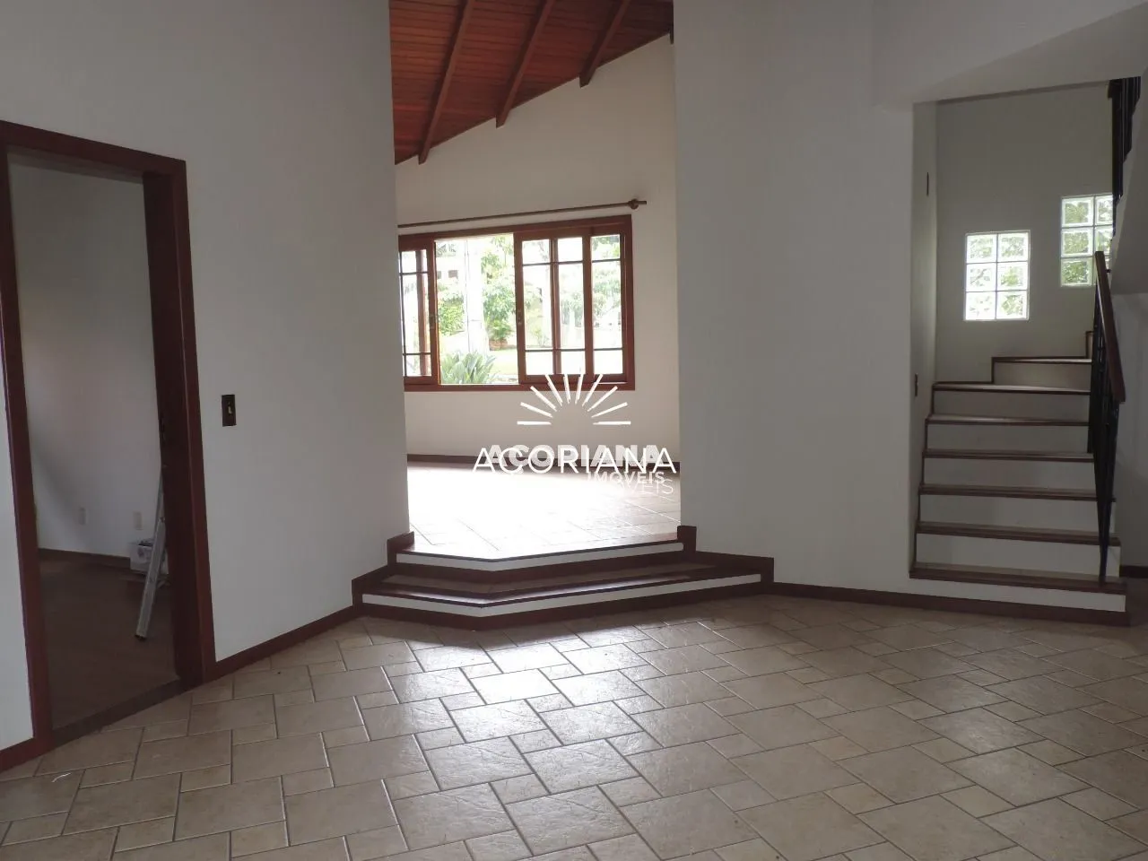 Fireplace in a 5-bedroom house, 350 m² — photo 9