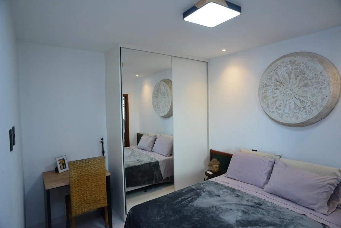 Furnished apartment with 2 en-suites and a balcony