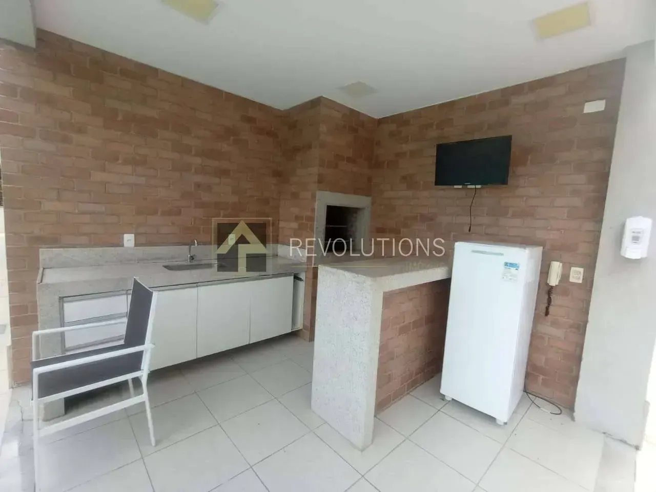 Casa sin amueblar con 4 dormitorios y balcón — photo 26