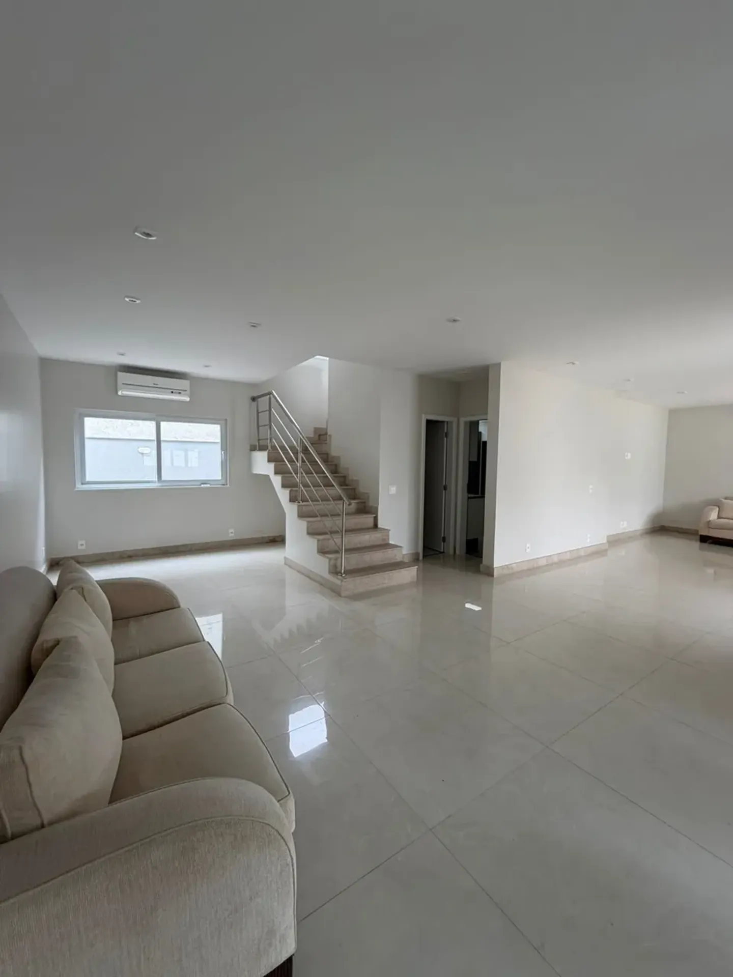 Rental house with 4 bedrooms, 5 baths and 360 m² — photo 16