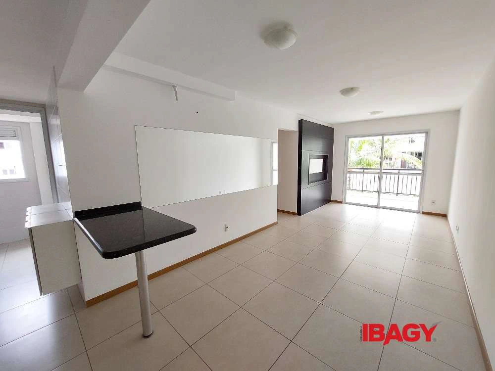 3-bedroom apartment with an open-plan kitchen