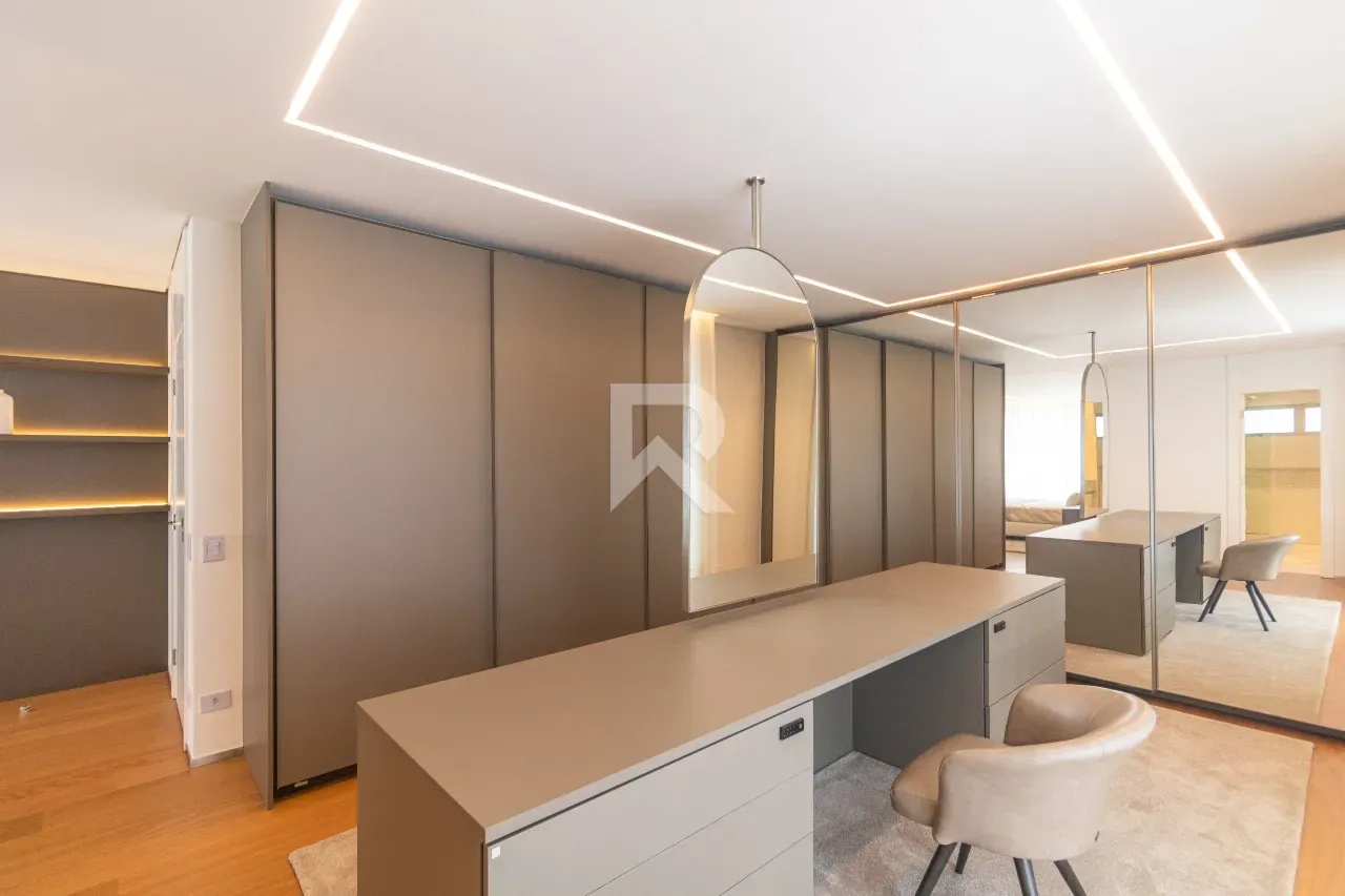Apartment with 3 en-suite bedrooms and open kitchen — photo 34
