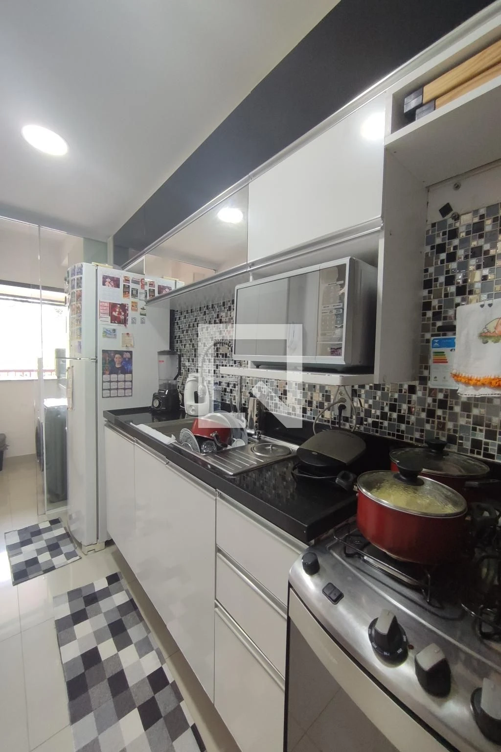 Apartamento de 89 m² com janelas do piso ao teto e closet — photo 21