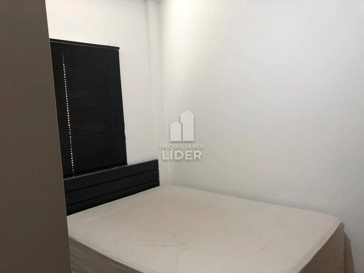 One-bedroom apartment with a washing machine — photo 3