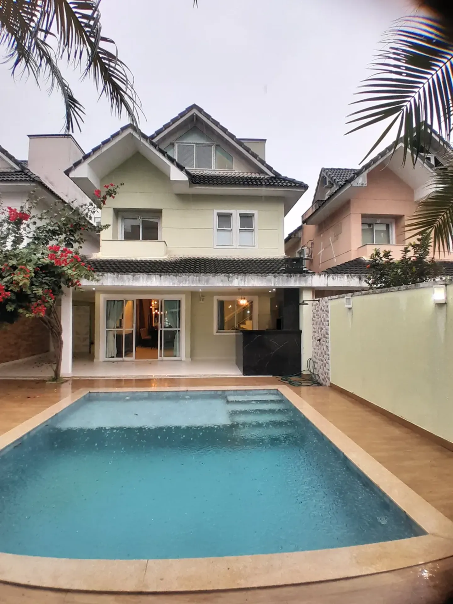 House with 4 en-suite bedrooms and 3 parking spots — photo 31