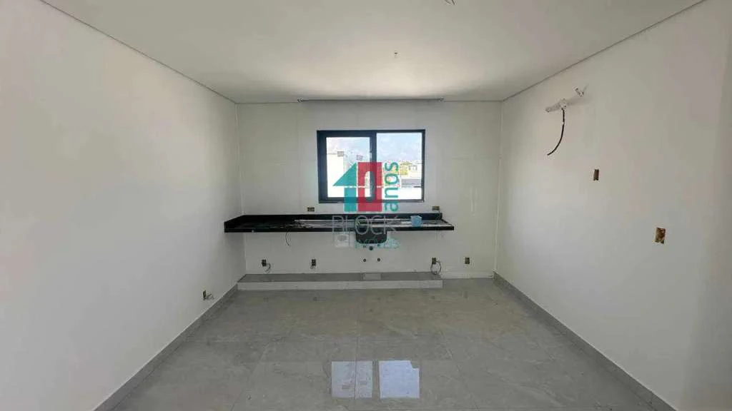 Casa com 5 suítes, 8 banheiros e 3 vagas para reformar — photo 5