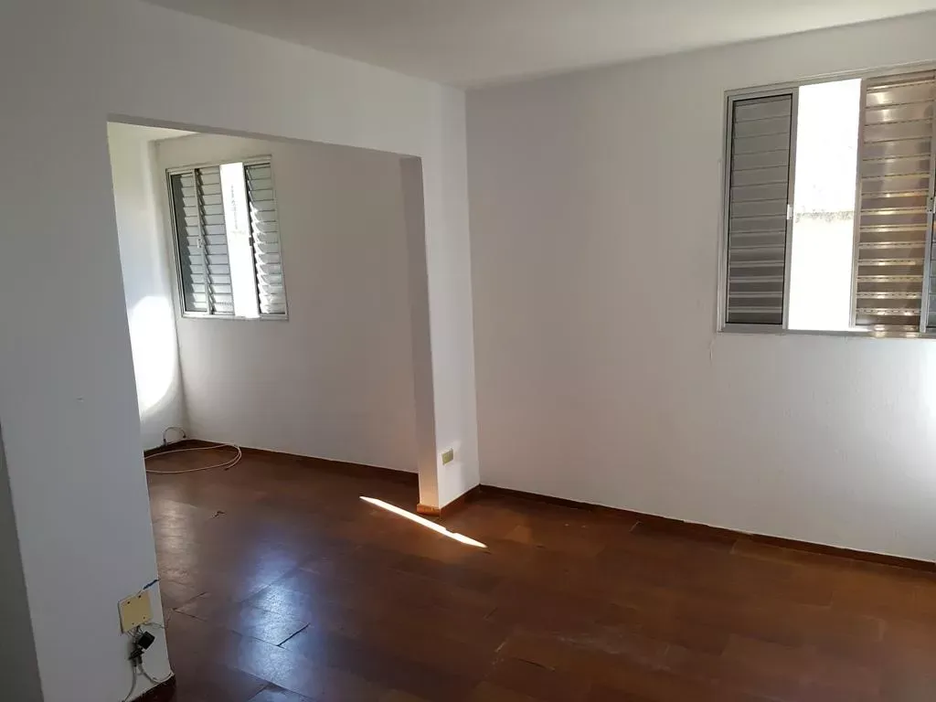 Wood or laminate floors in a 2-bedroom apartment, 47 m² — photo 4