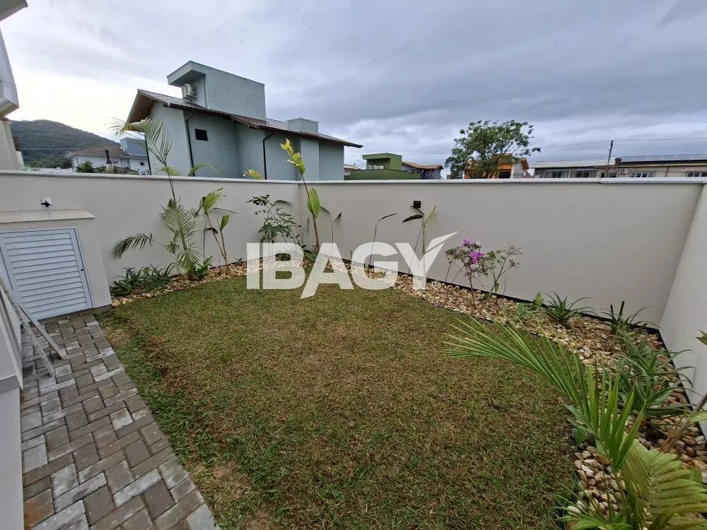 House with 3 en-suite bedrooms and 2 parking spots — photo 19