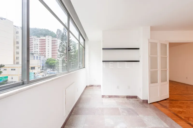Home office in a 4-bedroom apartment, 196 m² — photo 13