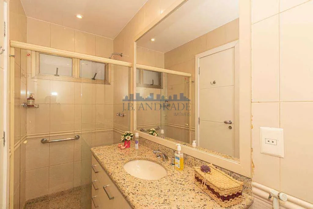 4-bedroom apartment in a building with a sauna — photo 28