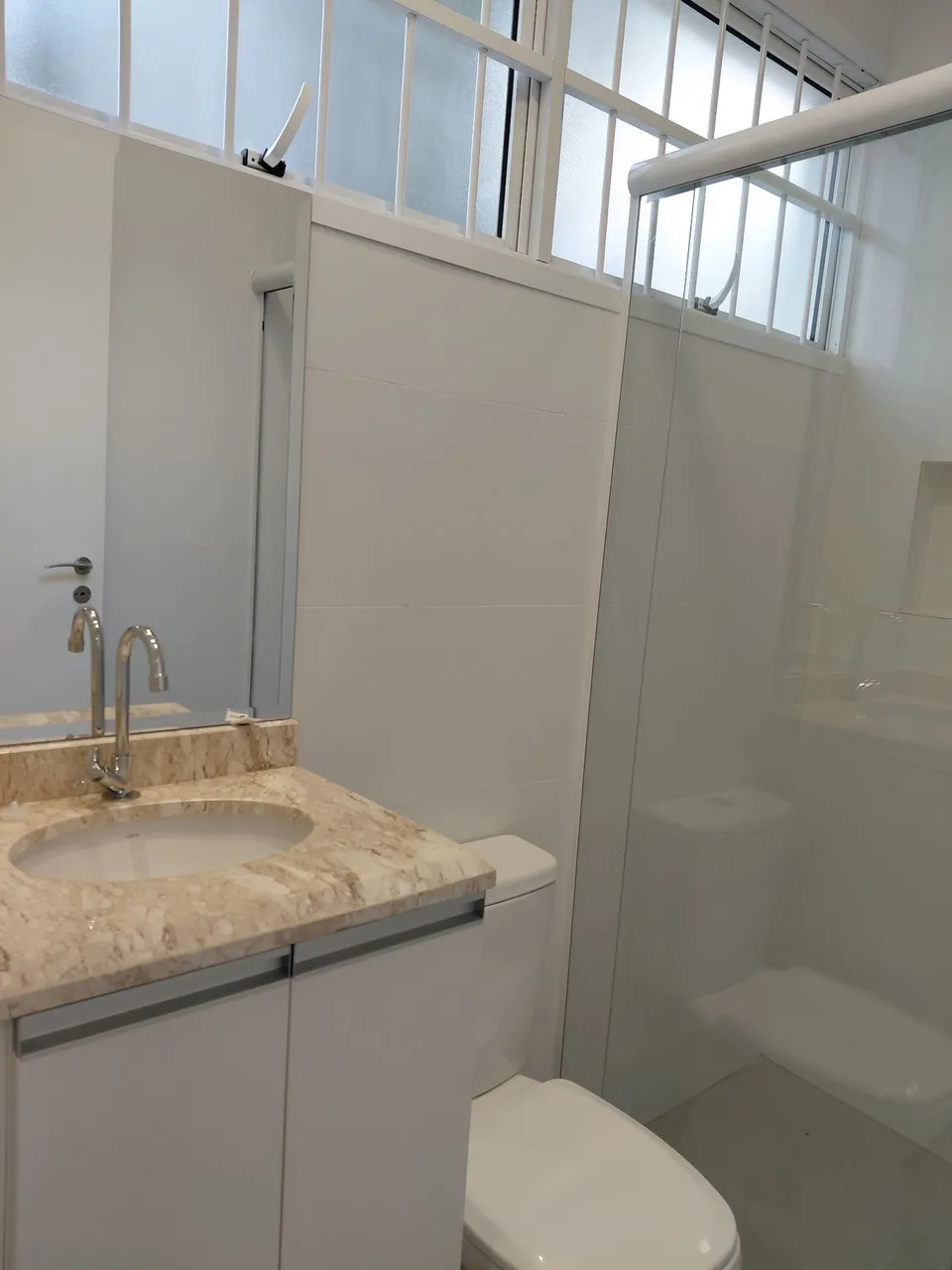 Apartamento de 1 quarto com cozinha integrada a gás