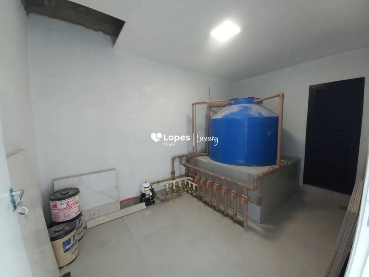 Unfurnished 4-bedroom house with 5 bathrooms and 329 m² — photo 45