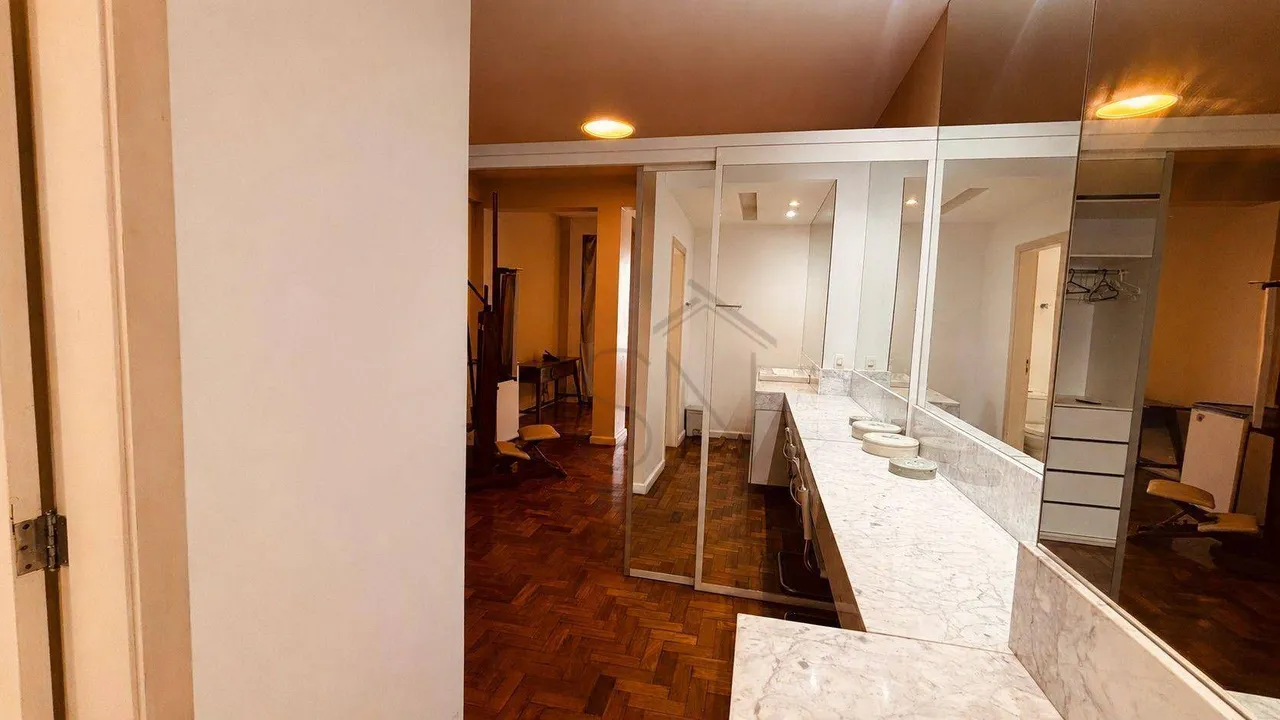 Furnished 2-bedroom apartment with 4 bathrooms — photo 12
