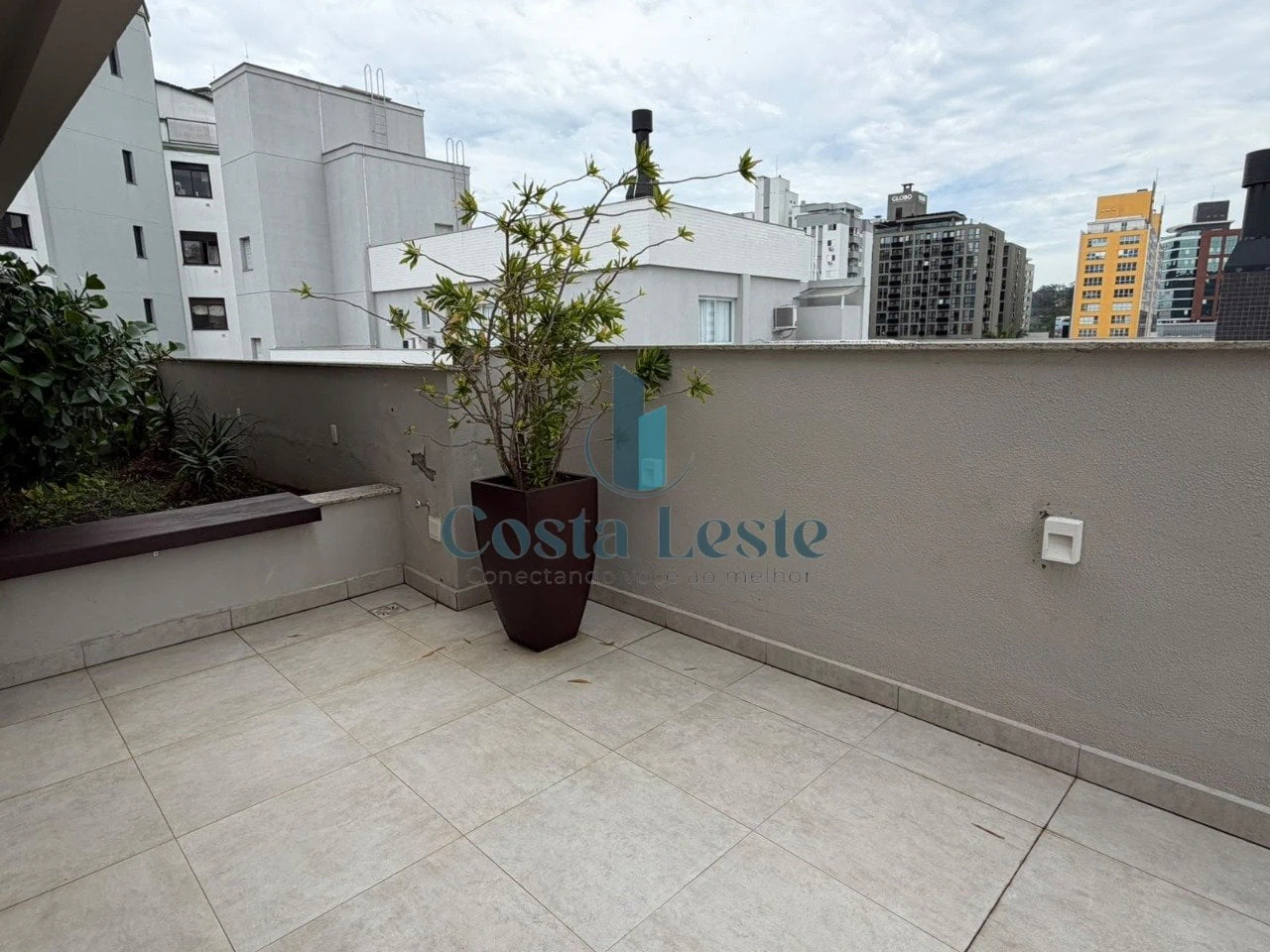 One-bedroom apartment with a washing machine — photo 9