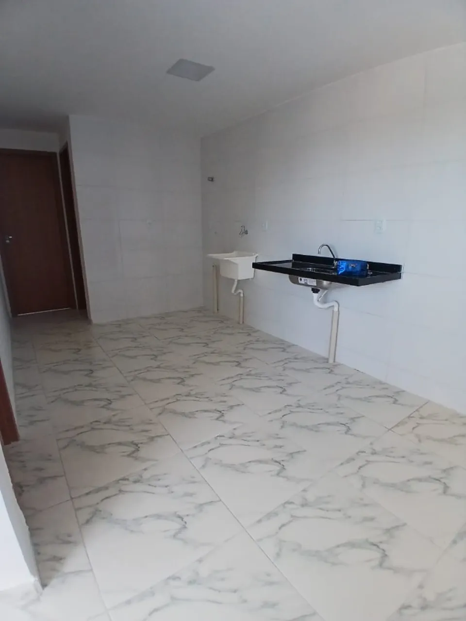 2-bedroom apartment in a building with a gym — photo 10