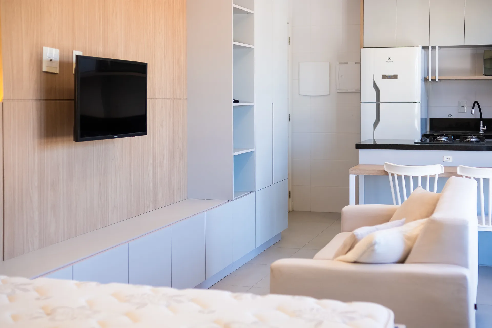 Furnished studio, 35 m², with floor-to-ceiling windows — photo 5