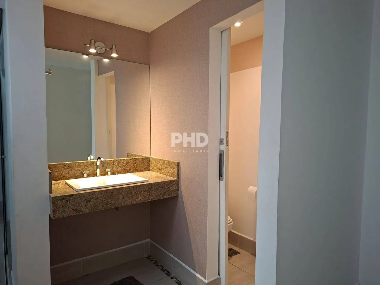 Apartamento com cozinha fechada e 5 banheiros — photo 18