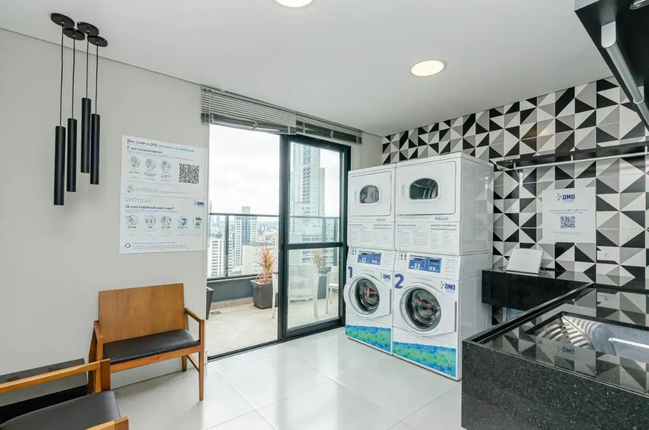 Furnished 1-bedroom apartment with open-plan kitchen — photo 6