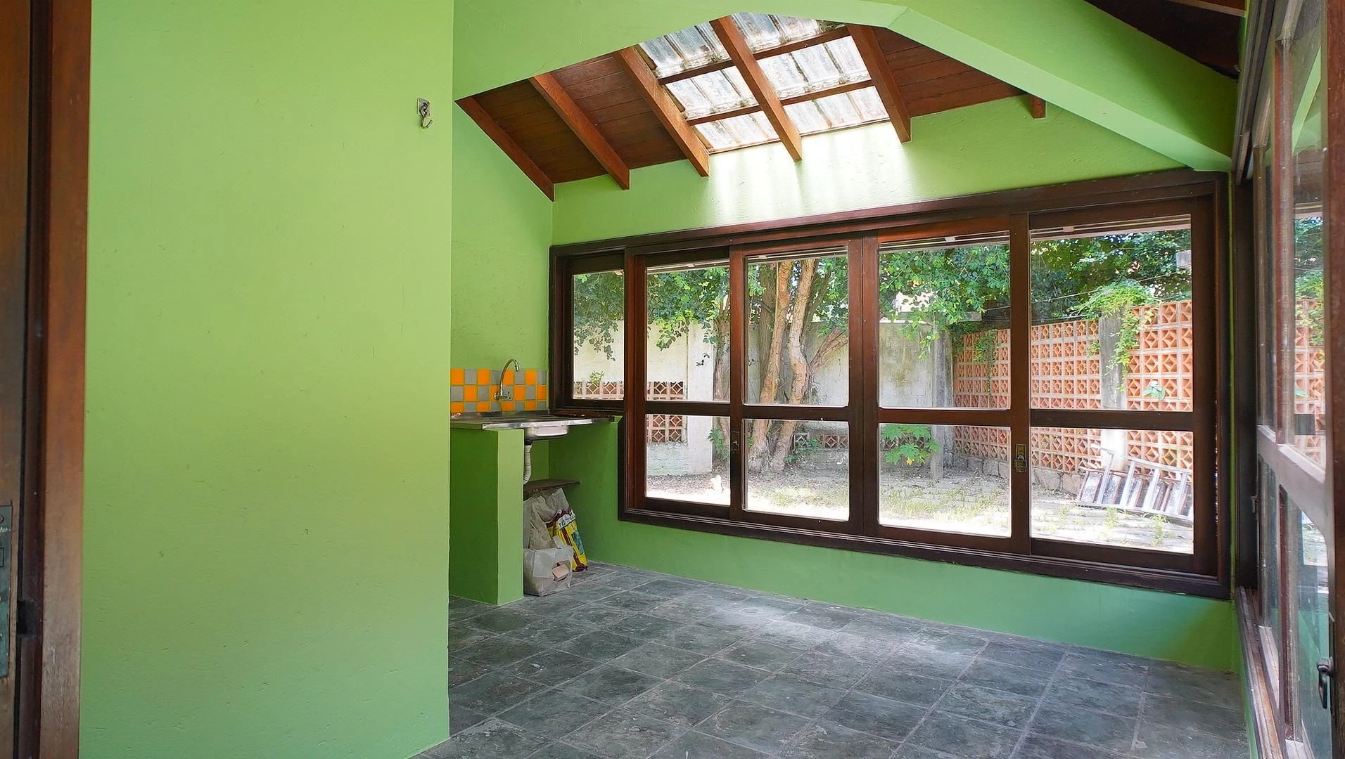 Панорамні вікна та 4 спальні: будинок 735 м² — photo 5