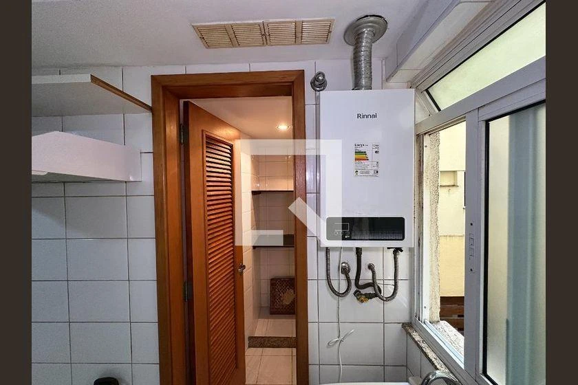 3-bedroom apartment in a building with a gym — photo 49