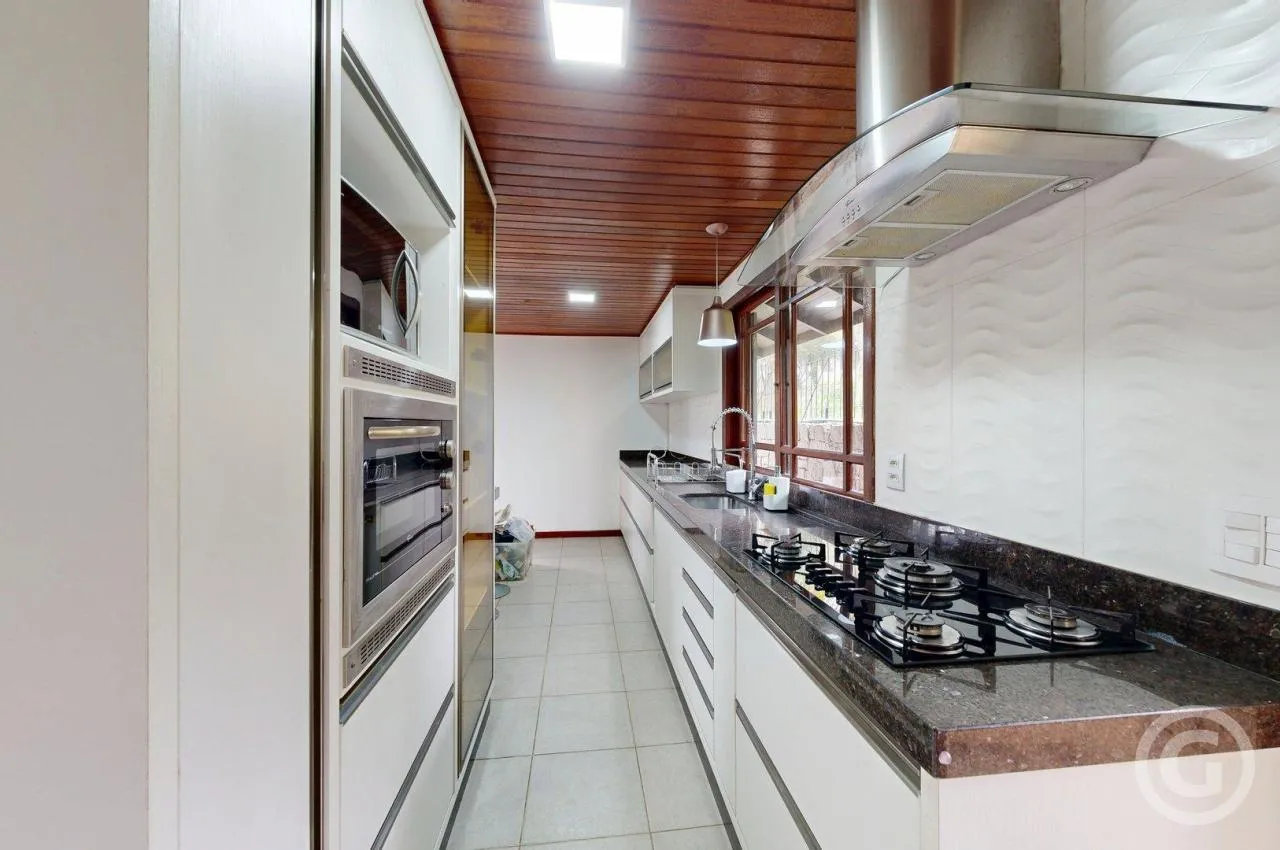 Detached house with 5 en-suite bedrooms and private BBQ — photo 9